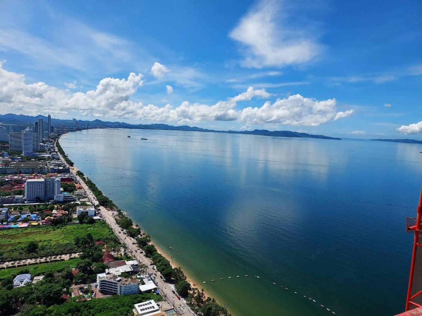 The Astra Sky River Apartment Pantai Jomtien Luaran gambar