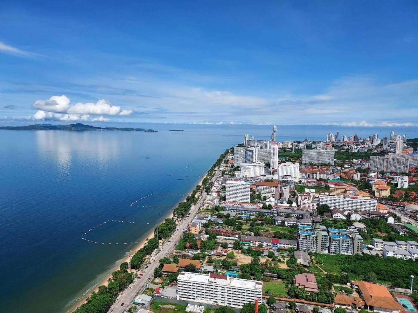 The Astra Sky River Apartment Pantai Jomtien Luaran gambar